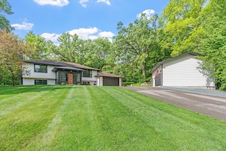 8150 Wildwood Rd, Waconia, MN 55387