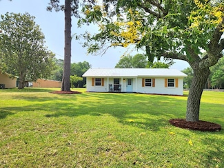 382 Libby Ln, Thomasville, GA 31757