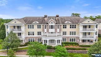 510 Four Seasons Ln, Montvale, NJ 07645