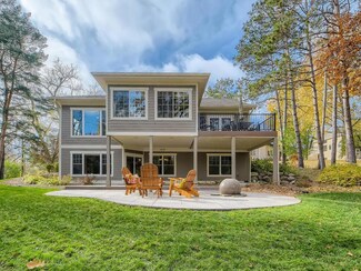 649 Arbogast St, Saint Paul, MN 55126