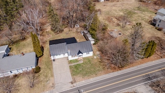 55 Maple St, Farmingdale, ME 04344