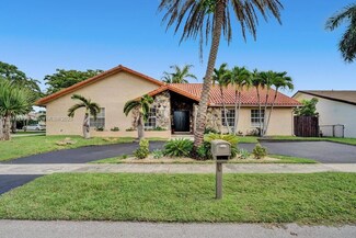 2001 NE 214th St, Miami, FL 33179