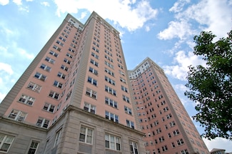 5555 N Sheridan Rd Unit 1906, Chicago, IL 60640