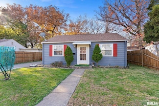 1025 38th St, Moline, IL 61265