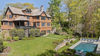 59 Cat Rock Rd, Cos Cob, CT 06807