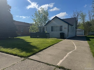 19232 Brandt St, Roseville, MI 48066