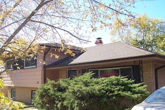 900 Birchwood Dr, Aurora, IL 60505