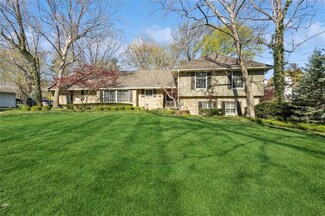 8200 Rosewood Ln, Prairie Village, KS 66208