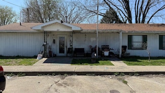 207 S 6th St, Mitchell, IN 47446