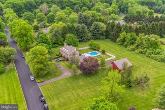 14 Red Fox Dr, New Hope, PA 18938