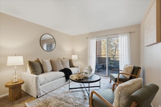 4824 S Highland Cir Unit 204, Salt Lake City, UT 84117