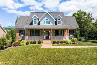 2554 Village Dr, Waynesboro, VA 22980