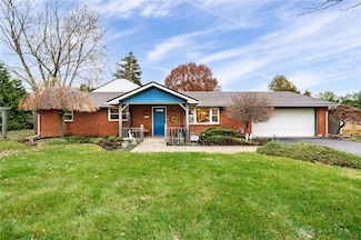 135 Floral Acres Dr, Tipp City, OH 45371