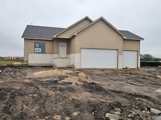 1530 E Midway Ct, Valley Center, KS 67147