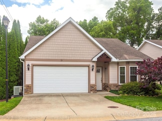 29 Kaylor Dr, Arden, NC 28704
