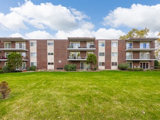 5540 Walnut Ave Unit 33A, Downers Grove, IL 60515