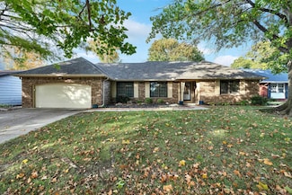 8302 E Brentmoor St, Wichita, KS 67206