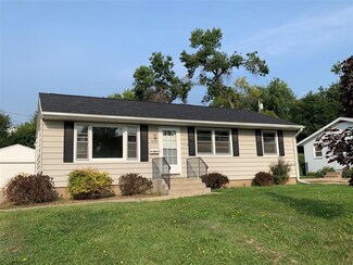 1630 10th St NW, Cedar Rapids, IA 52405
