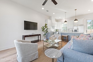 105 Oaks Archway Rd, Lafayette, LA 70508