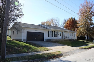 615 W Locust St, Paris, MO 65275