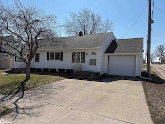 518 E 1st St, Carroll, IA 51401