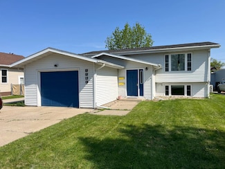 1101 6th St NE, Devils Lake, ND 58301