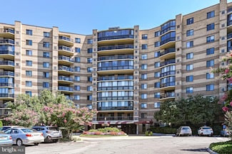 8350 Greensboro Dr Unit 203, McLean, VA 22102