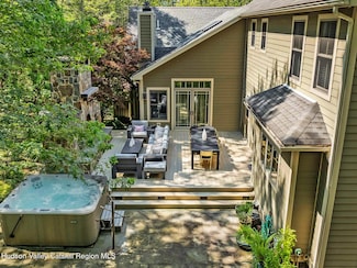 9 Estate Rd, Saugerties, NY 12477