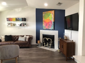 6409 Burns St Unit 306, Austin, TX 78752