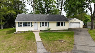 6 Tarinelli Cir, Bridgeport, CT 06606