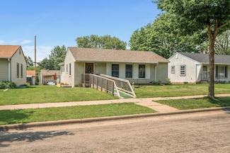 1680 Iowa Ave E, Saint Paul, MN 55106