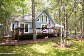 7127 Winnebago Dr, Pocono Lake, PA 18347