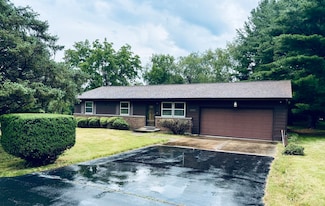 5872 S Beebe Dr, Rochelle, IL 61068