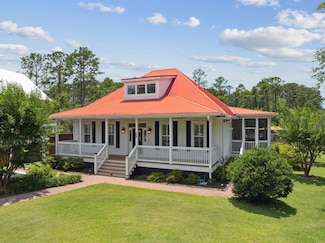 458 Bayou Cir, Freeport, FL 32439