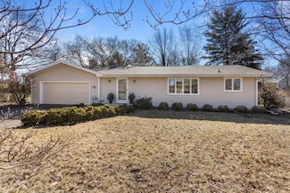 52 Chestnut Ct, Champaign, IL 61822