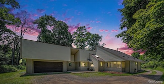 36680 Howard Rd, Farmington Hills, MI 48331