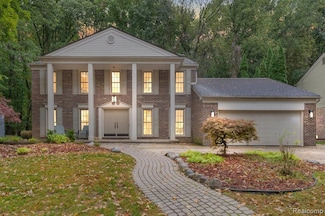 18500 Mayfield St, Livonia, MI 48152