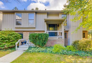 2150 Spruceway Ln, Ann Arbor, MI 48103