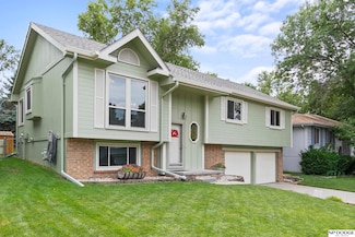 12821 Lillian St, Omaha, NE 68138