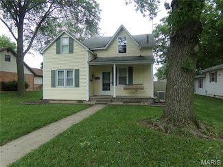 635 S 6th St, Breese, IL 62230