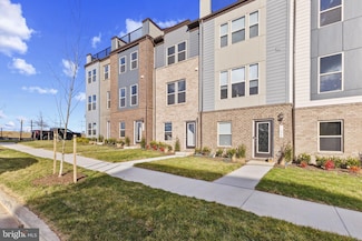 8875 Curie St, Manassas, VA 20109