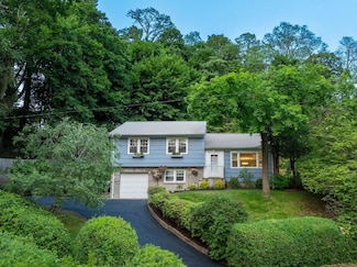 15 Rayson Ln, Dobbs Ferry, NY 10522