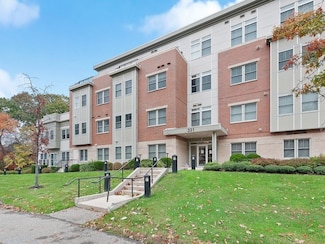 321 Hammond Pond Pkwy Unit 106, Chestnut Hill, MA 02467