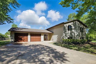 1900 Greenwood Dr, Owatonna, MN 55060