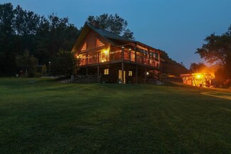 16487 Elm Tree Ln, Richland Center, WI 53581
