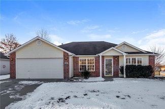 735 Seminole Ct, Raymore, MO 64083