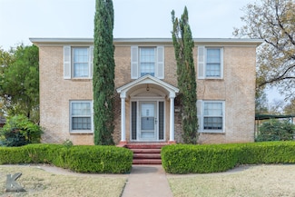 341 N 3rd Ave, Munday, TX 76371