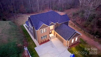 2302 Rayecliff Ln, Charlotte, NC 28214