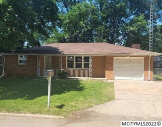 18 Clover Ln, Mason City, IA 50401