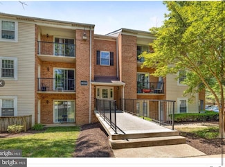 18318 Streamside Dr, Gaithersburg, MD 20879